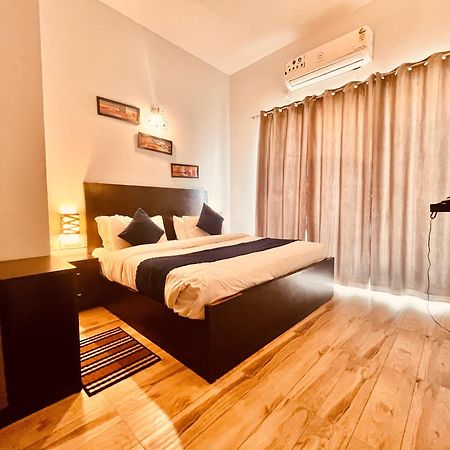 Pearl Grand Boutique Cottage In Omaxe Anandam Vrindavan - #Premium Ac Rooms With Balcony #Big Parking #Lift #Garden #Peaceful Area #Near Prem Mandir #Property Of The Year #Most Awarded Екстер'єр фото