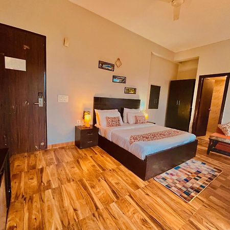 Pearl Grand Boutique Cottage In Omaxe Anandam Vrindavan - #Premium Ac Rooms With Balcony #Big Parking #Lift #Garden #Peaceful Area #Near Prem Mandir #Property Of The Year #Most Awarded Екстер'єр фото