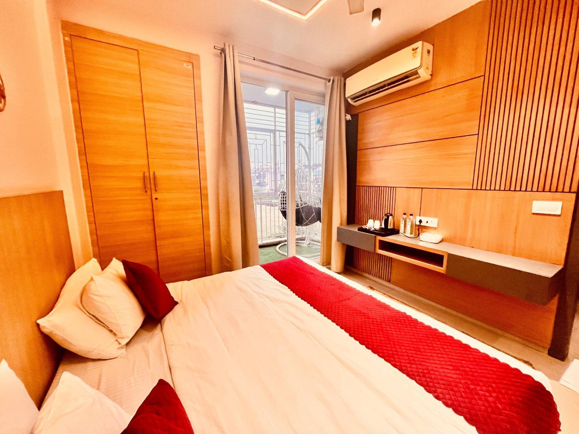 Pearl Grand Boutique Cottage In Omaxe Anandam Vrindavan - #Premium Ac Rooms With Balcony #Big Parking #Lift #Garden #Peaceful Area #Near Prem Mandir #Property Of The Year #Most Awarded Екстер'єр фото