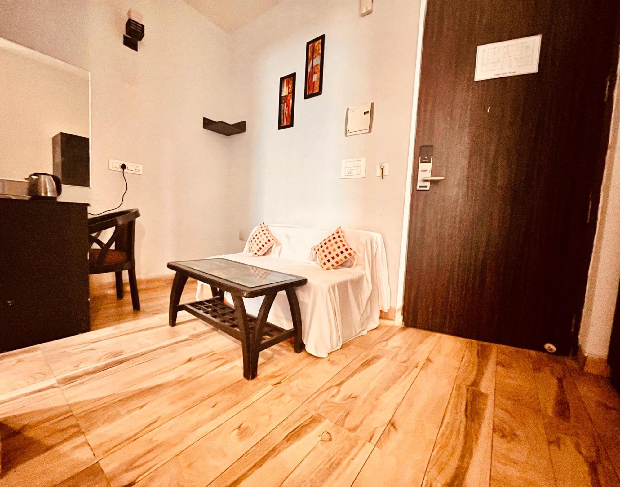 Pearl Grand Boutique Cottage In Omaxe Anandam Vrindavan - #Premium Ac Rooms With Balcony #Big Parking #Lift #Garden #Peaceful Area #Near Prem Mandir #Property Of The Year #Most Awarded Екстер'єр фото