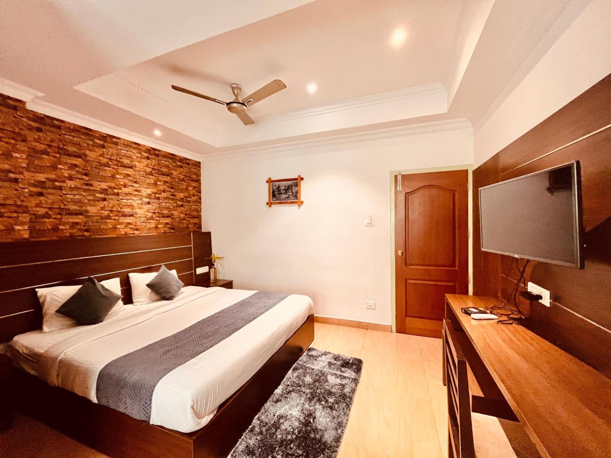 Pearl Grand Boutique Cottage In Omaxe Anandam Vrindavan - #Premium Ac Rooms With Balcony #Big Parking #Lift #Garden #Peaceful Area #Near Prem Mandir #Property Of The Year #Most Awarded Екстер'єр фото