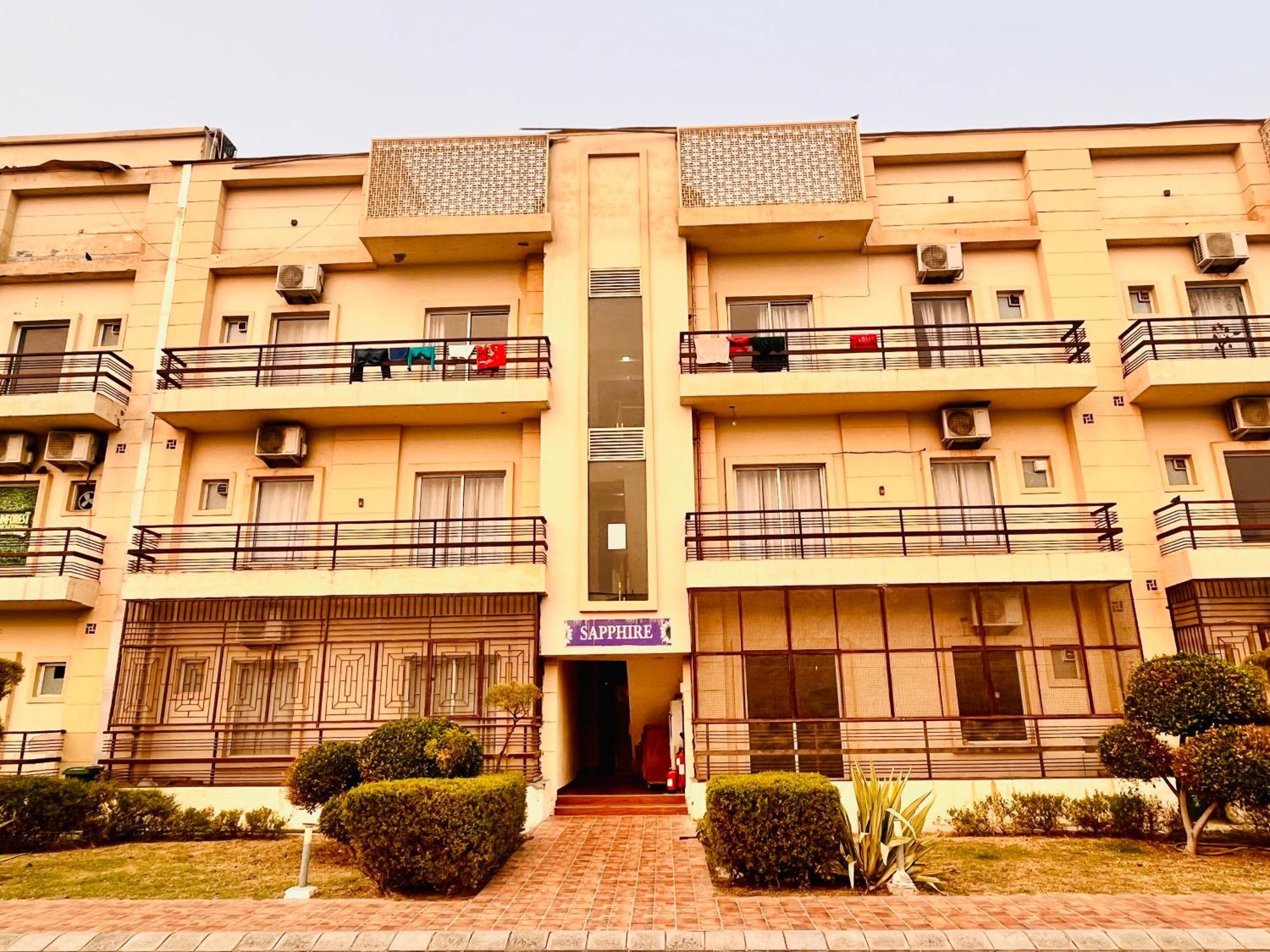 Pearl Grand Boutique Cottage In Omaxe Anandam Vrindavan - #Premium Ac Rooms With Balcony #Big Parking #Lift #Garden #Peaceful Area #Near Prem Mandir #Property Of The Year #Most Awarded Екстер'єр фото