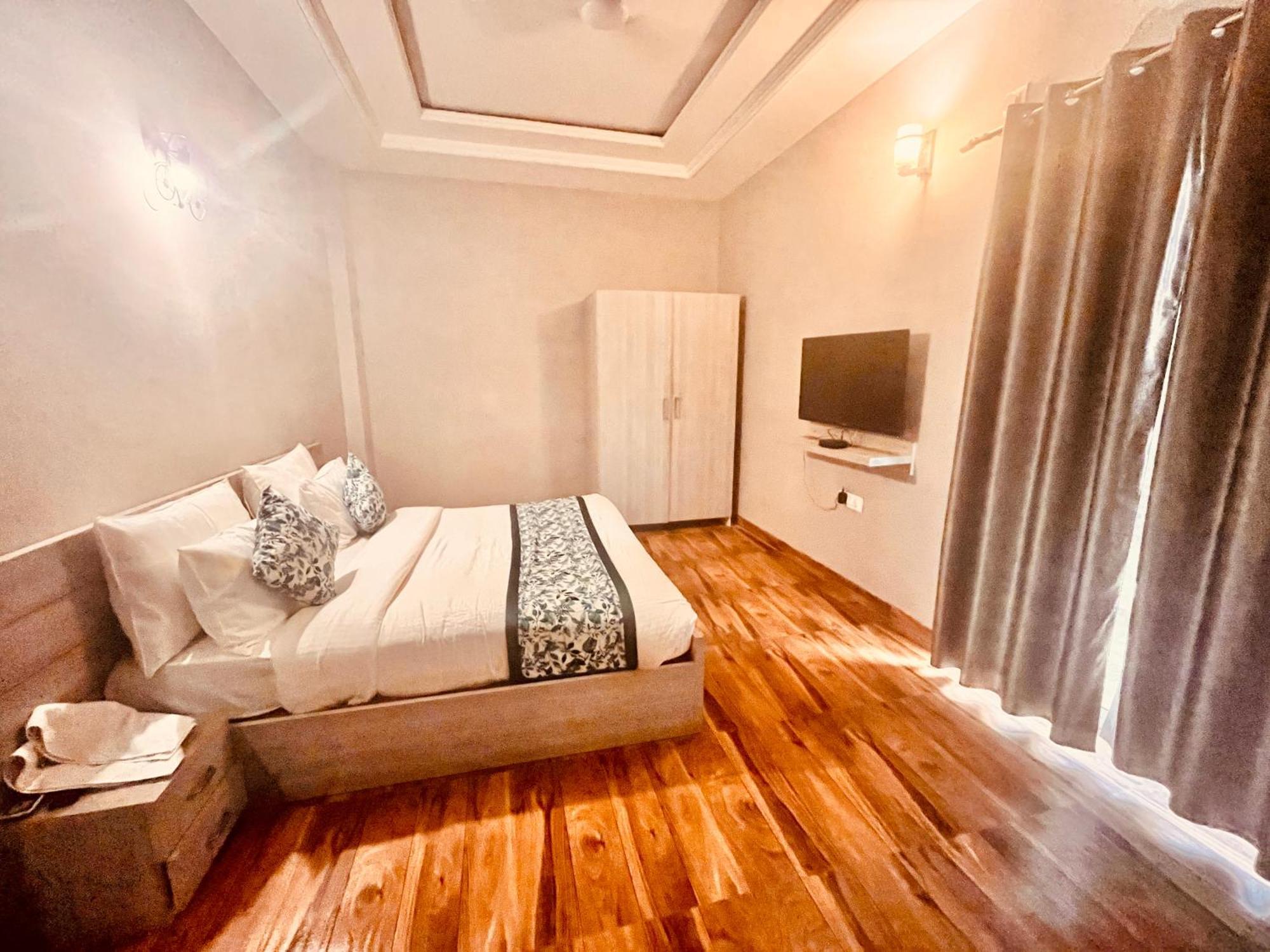 Pearl Grand Boutique Cottage In Omaxe Anandam Vrindavan - #Premium Ac Rooms With Balcony #Big Parking #Lift #Garden #Peaceful Area #Near Prem Mandir #Property Of The Year #Most Awarded Екстер'єр фото
