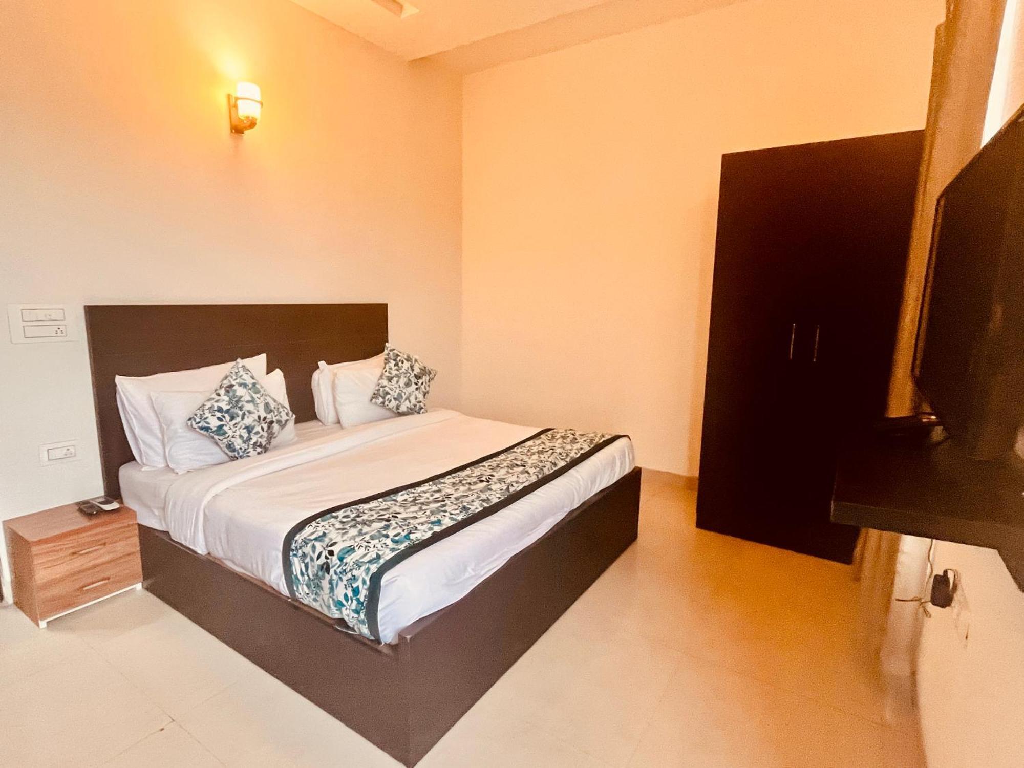Pearl Grand Boutique Cottage In Omaxe Anandam Vrindavan - #Premium Ac Rooms With Balcony #Big Parking #Lift #Garden #Peaceful Area #Near Prem Mandir #Property Of The Year #Most Awarded Екстер'єр фото