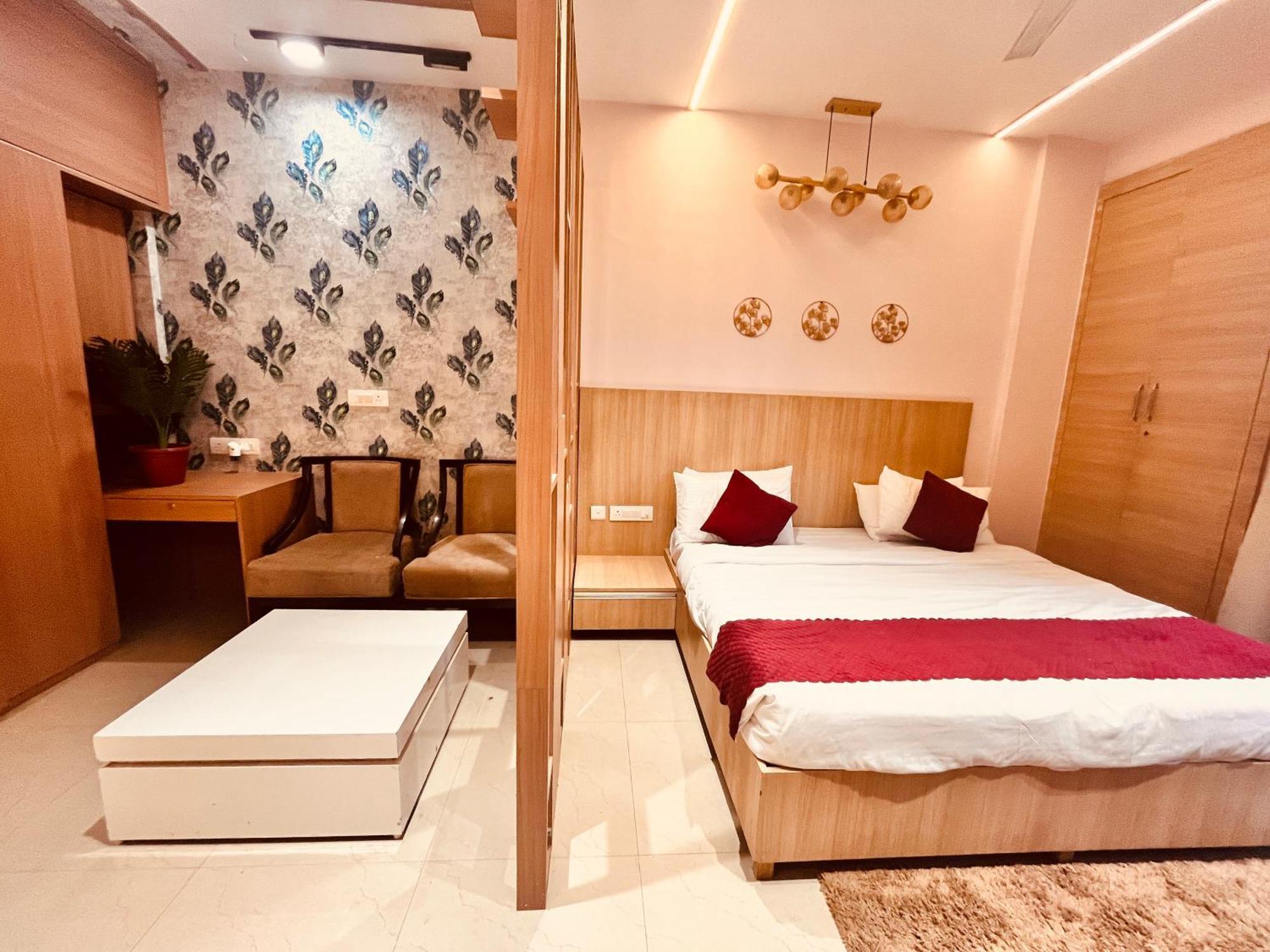 Pearl Grand Boutique Cottage In Omaxe Anandam Vrindavan - #Premium Ac Rooms With Balcony #Big Parking #Lift #Garden #Peaceful Area #Near Prem Mandir #Property Of The Year #Most Awarded Екстер'єр фото