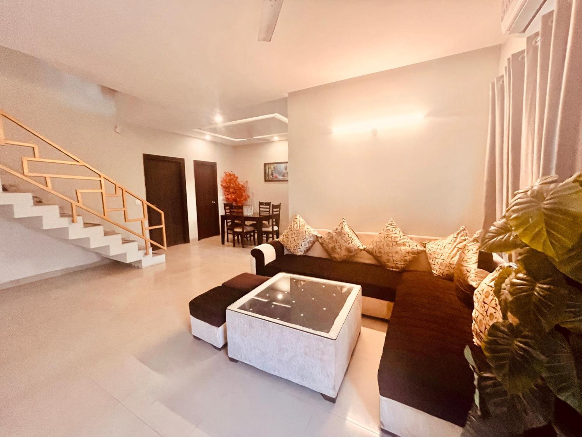 Pearl Grand Boutique Cottage In Omaxe Anandam Vrindavan - #Premium Ac Rooms With Balcony #Big Parking #Lift #Garden #Peaceful Area #Near Prem Mandir #Property Of The Year #Most Awarded Екстер'єр фото