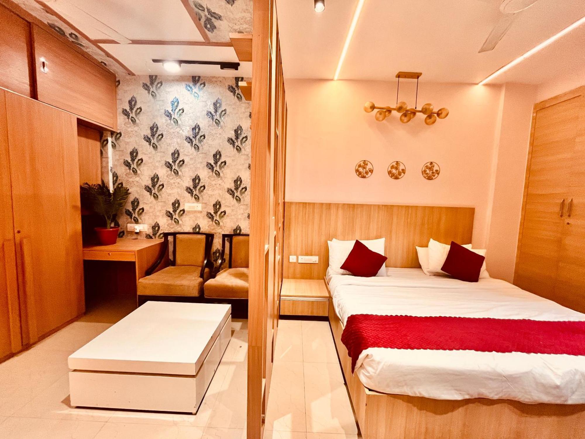 Pearl Grand Boutique Cottage In Omaxe Anandam Vrindavan - #Premium Ac Rooms With Balcony #Big Parking #Lift #Garden #Peaceful Area #Near Prem Mandir #Property Of The Year #Most Awarded Екстер'єр фото
