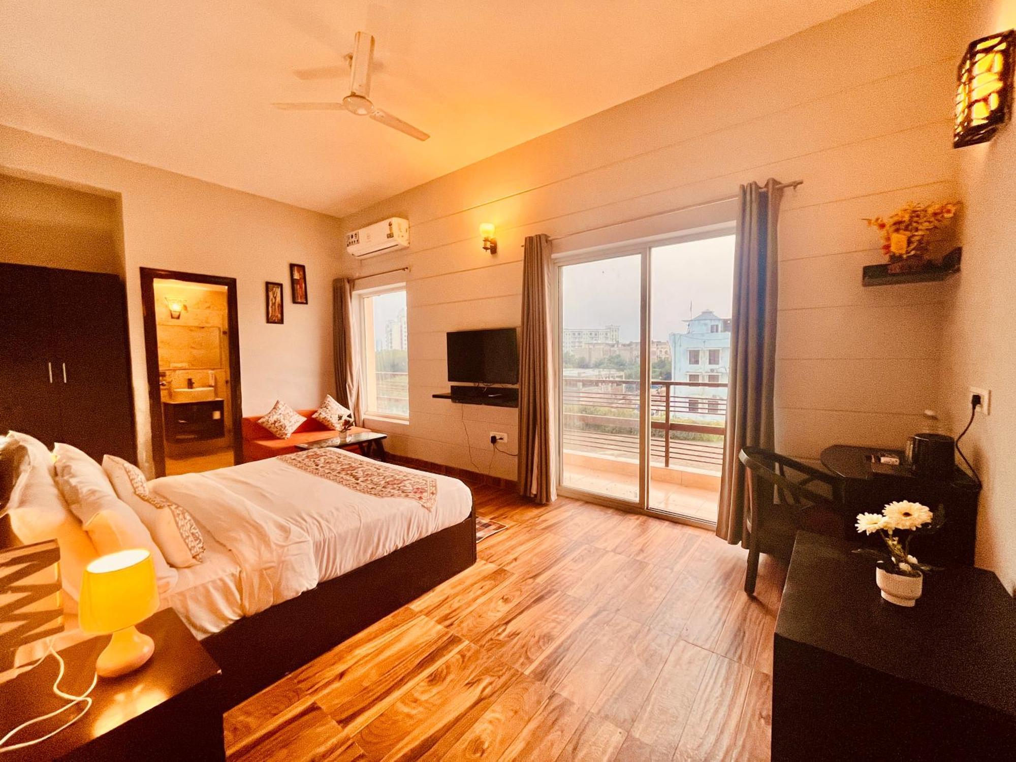 Pearl Grand Boutique Cottage In Omaxe Anandam Vrindavan - #Premium Ac Rooms With Balcony #Big Parking #Lift #Garden #Peaceful Area #Near Prem Mandir #Property Of The Year #Most Awarded Екстер'єр фото