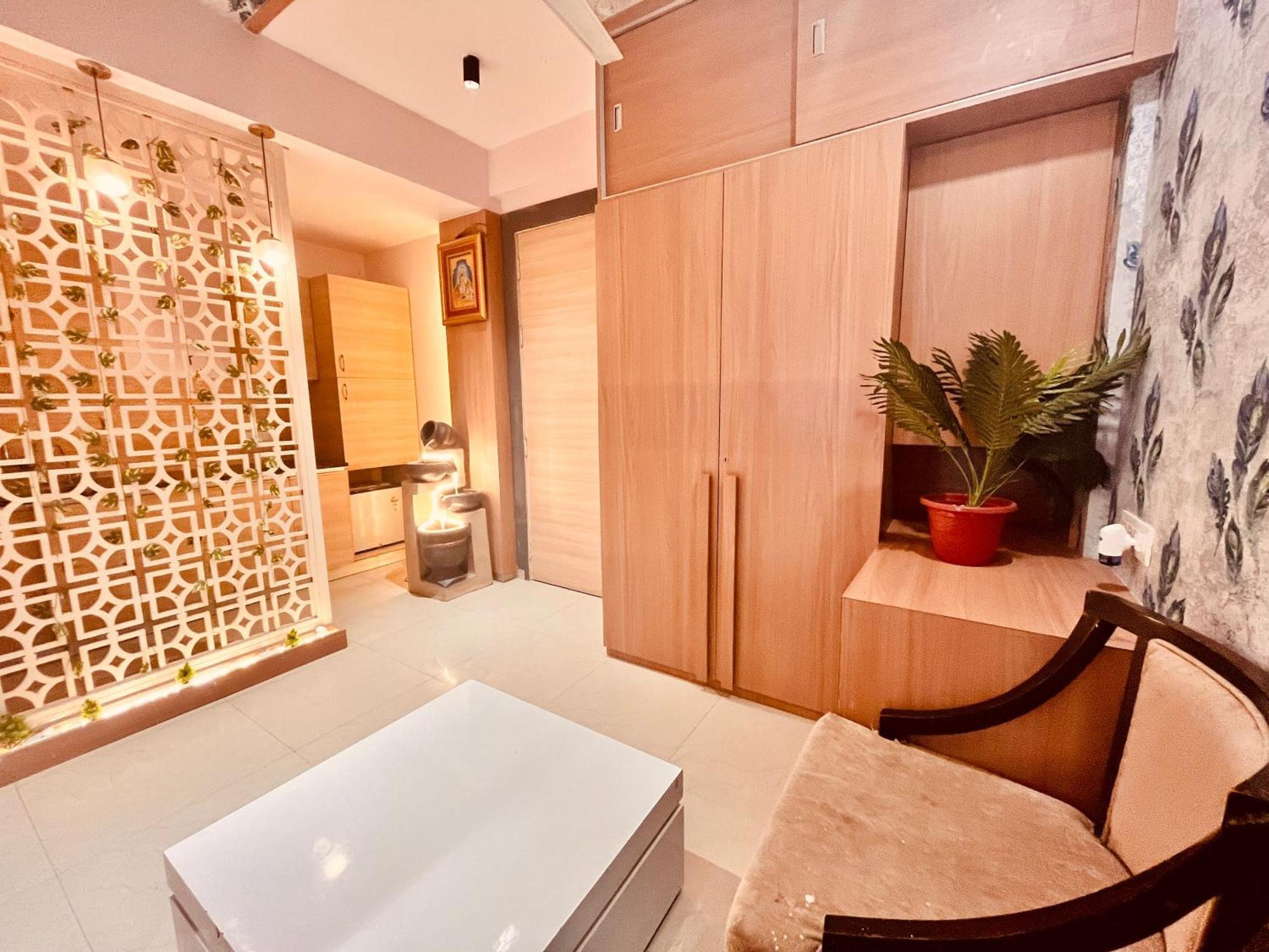 Pearl Grand Boutique Cottage In Omaxe Anandam Vrindavan - #Premium Ac Rooms With Balcony #Big Parking #Lift #Garden #Peaceful Area #Near Prem Mandir #Property Of The Year #Most Awarded Екстер'єр фото