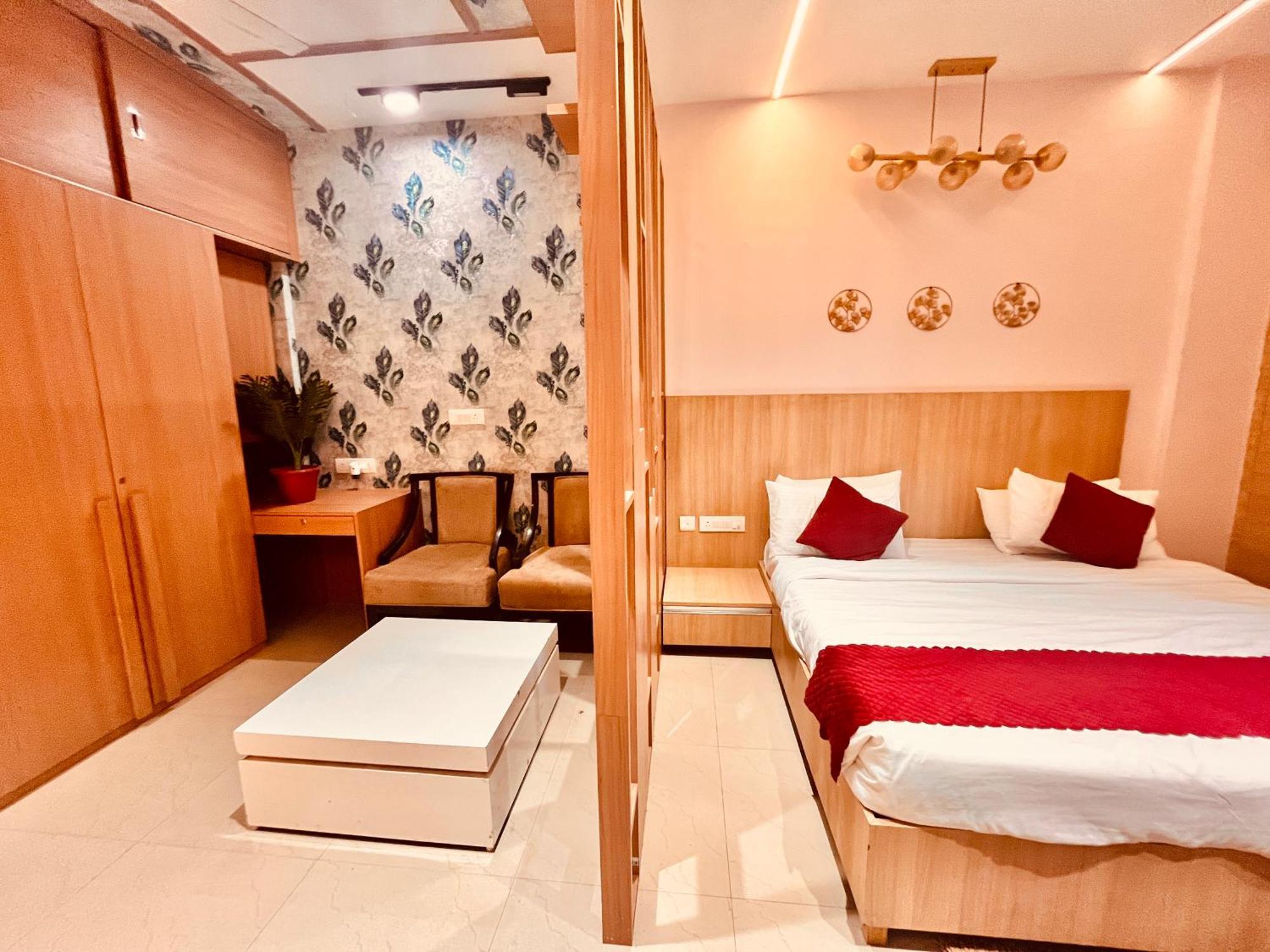 Pearl Grand Boutique Cottage In Omaxe Anandam Vrindavan - #Premium Ac Rooms With Balcony #Big Parking #Lift #Garden #Peaceful Area #Near Prem Mandir #Property Of The Year #Most Awarded Екстер'єр фото