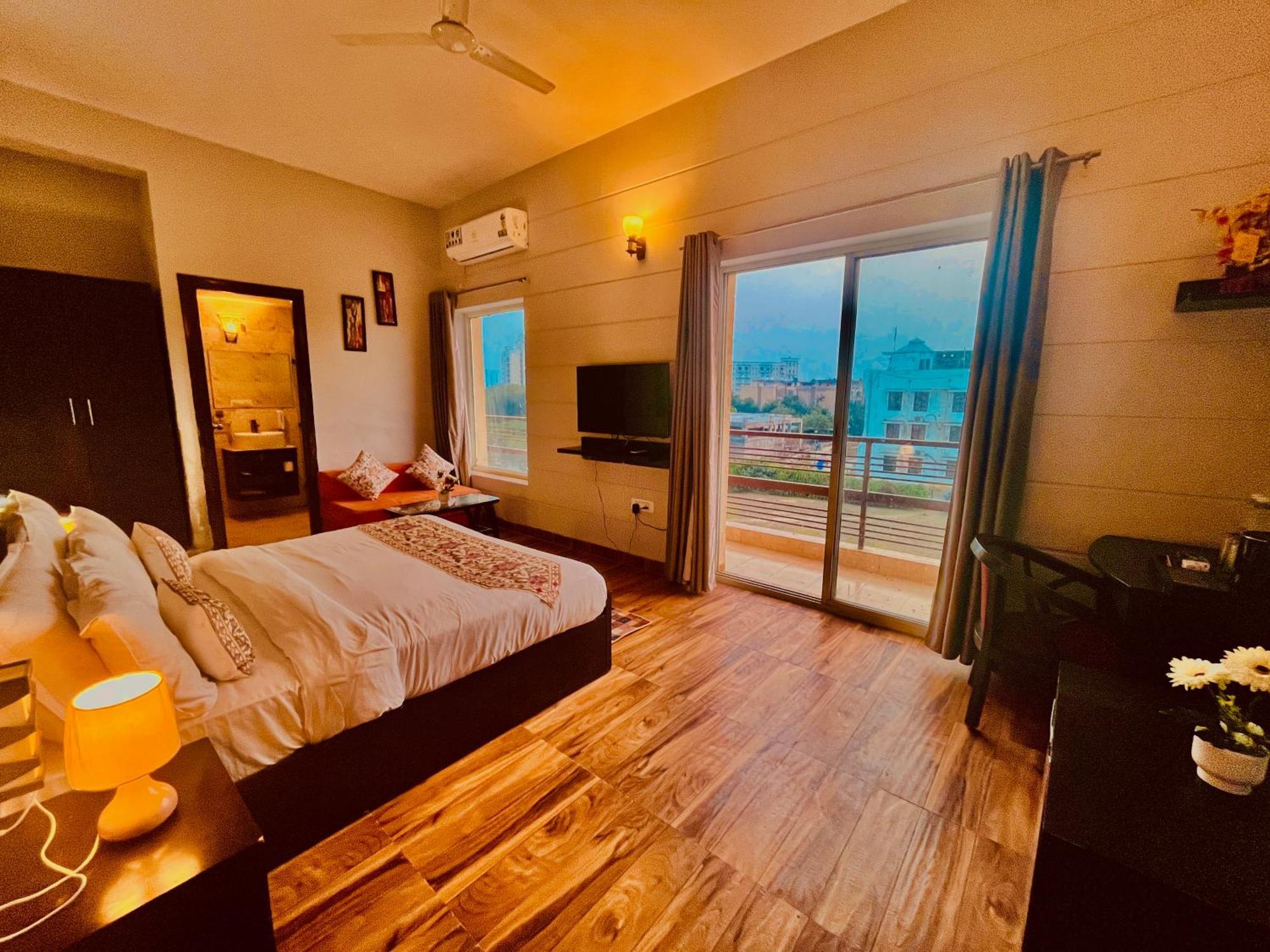 Pearl Grand Boutique Cottage In Omaxe Anandam Vrindavan - #Premium Ac Rooms With Balcony #Big Parking #Lift #Garden #Peaceful Area #Near Prem Mandir #Property Of The Year #Most Awarded Екстер'єр фото