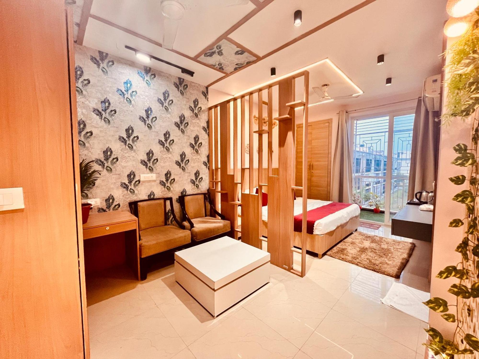 Pearl Grand Boutique Cottage In Omaxe Anandam Vrindavan - #Premium Ac Rooms With Balcony #Big Parking #Lift #Garden #Peaceful Area #Near Prem Mandir #Property Of The Year #Most Awarded Екстер'єр фото