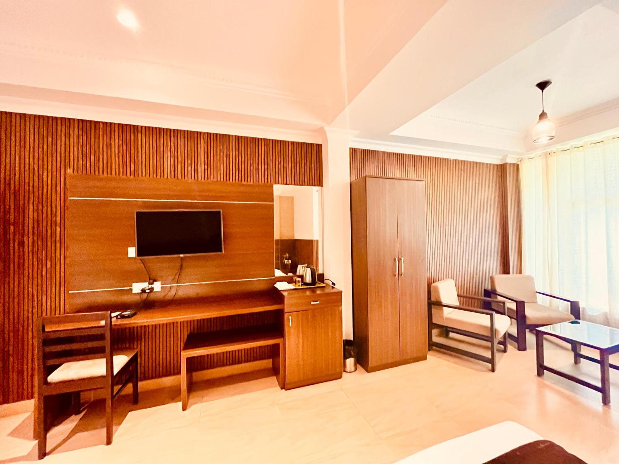 Pearl Grand Boutique Cottage In Omaxe Anandam Vrindavan - #Premium Ac Rooms With Balcony #Big Parking #Lift #Garden #Peaceful Area #Near Prem Mandir #Property Of The Year #Most Awarded Екстер'єр фото