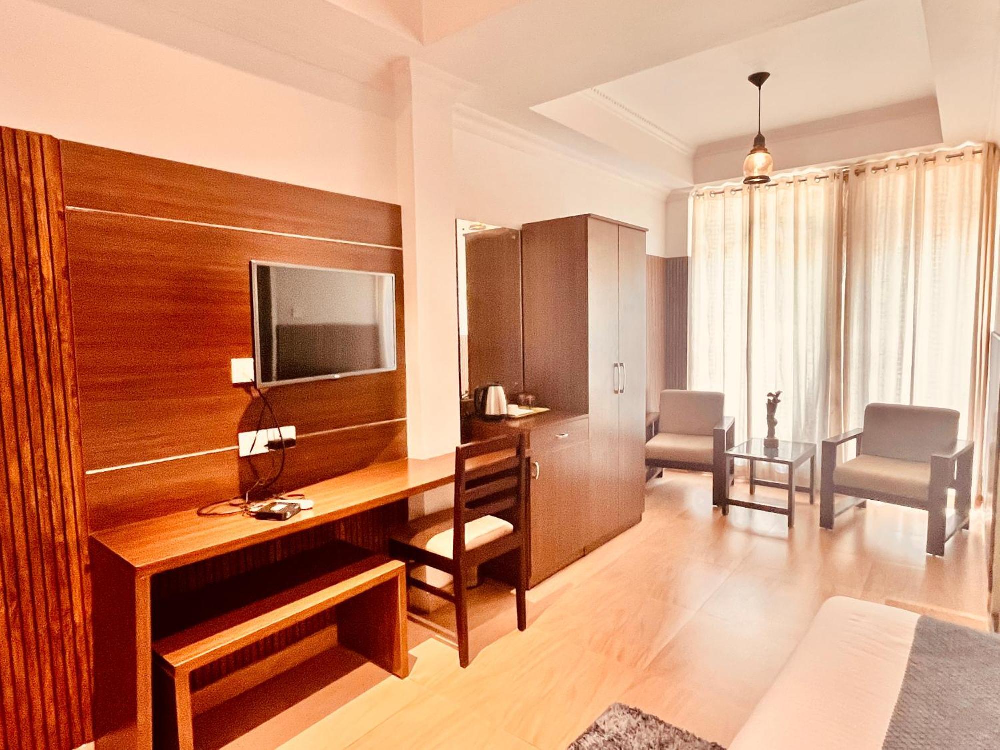 Pearl Grand Boutique Cottage In Omaxe Anandam Vrindavan - #Premium Ac Rooms With Balcony #Big Parking #Lift #Garden #Peaceful Area #Near Prem Mandir #Property Of The Year #Most Awarded Екстер'єр фото