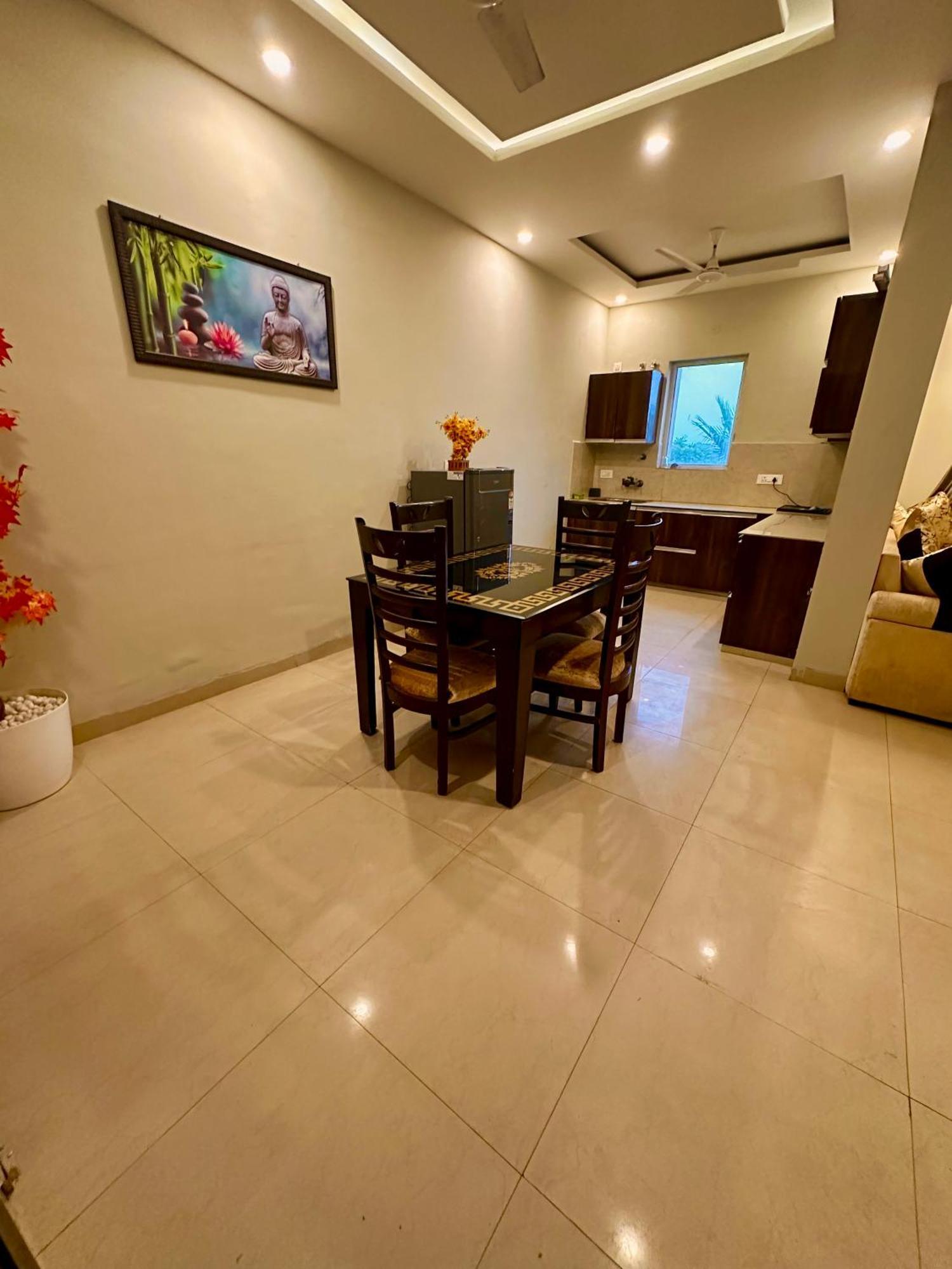 Pearl Grand Boutique Cottage In Omaxe Anandam Vrindavan - #Premium Ac Rooms With Balcony #Big Parking #Lift #Garden #Peaceful Area #Near Prem Mandir #Property Of The Year #Most Awarded Екстер'єр фото