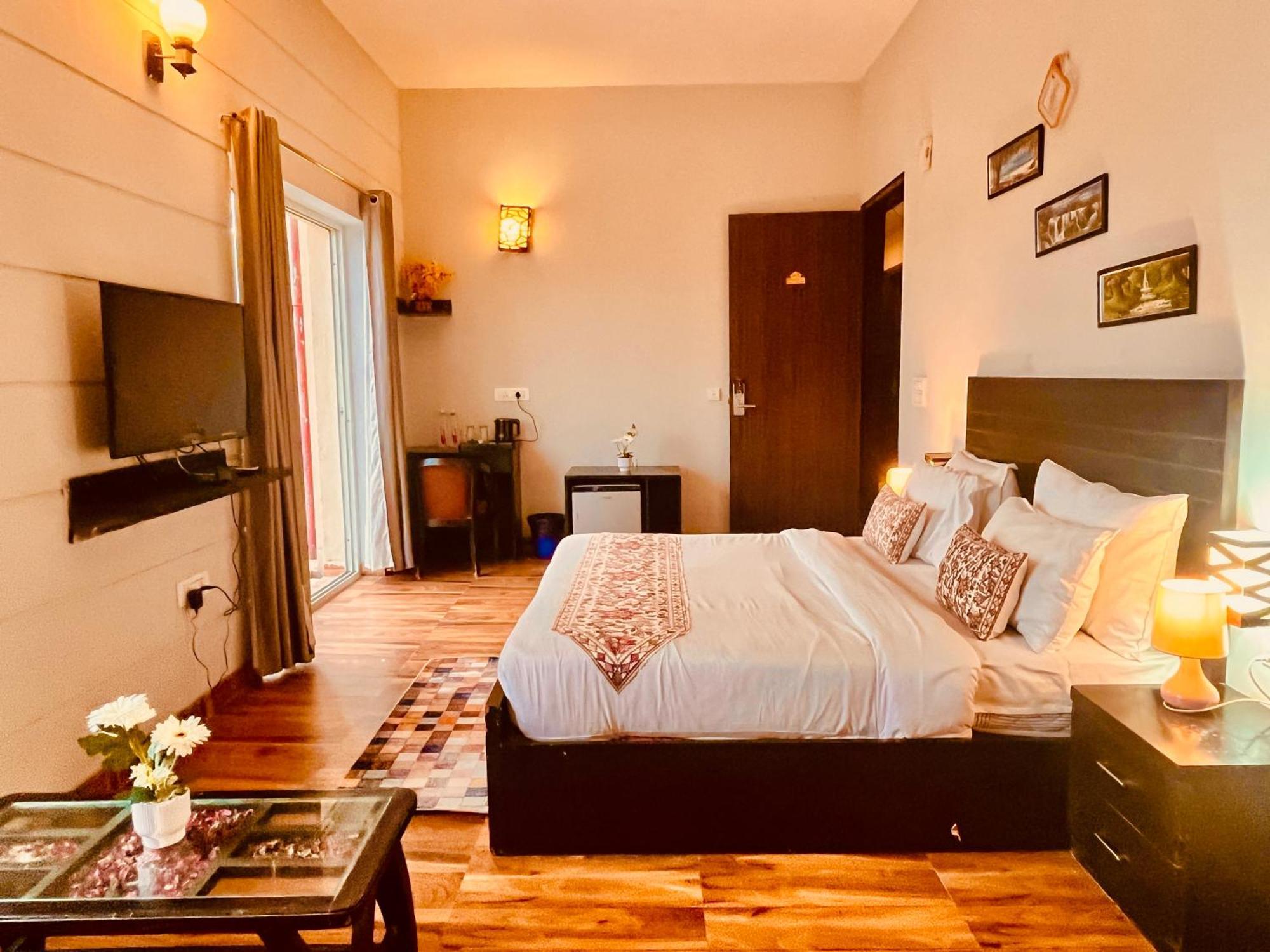 Pearl Grand Boutique Cottage In Omaxe Anandam Vrindavan - #Premium Ac Rooms With Balcony #Big Parking #Lift #Garden #Peaceful Area #Near Prem Mandir #Property Of The Year #Most Awarded Екстер'єр фото